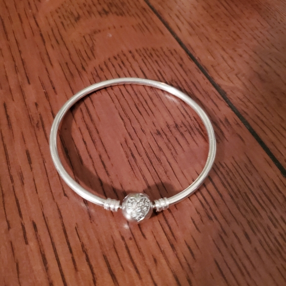 Pandora Jewelry - Gorgeous "You melt my heart" Pandora Bangle.